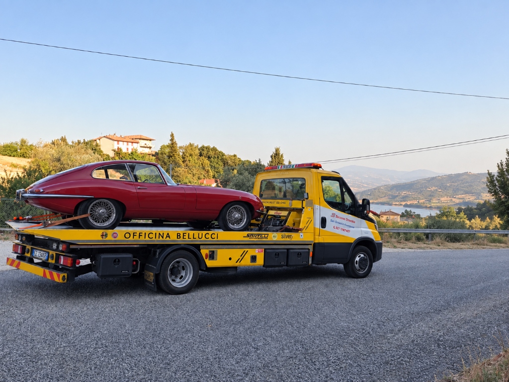 Trasporto specializzato auto storiche Jaguar d'epoca